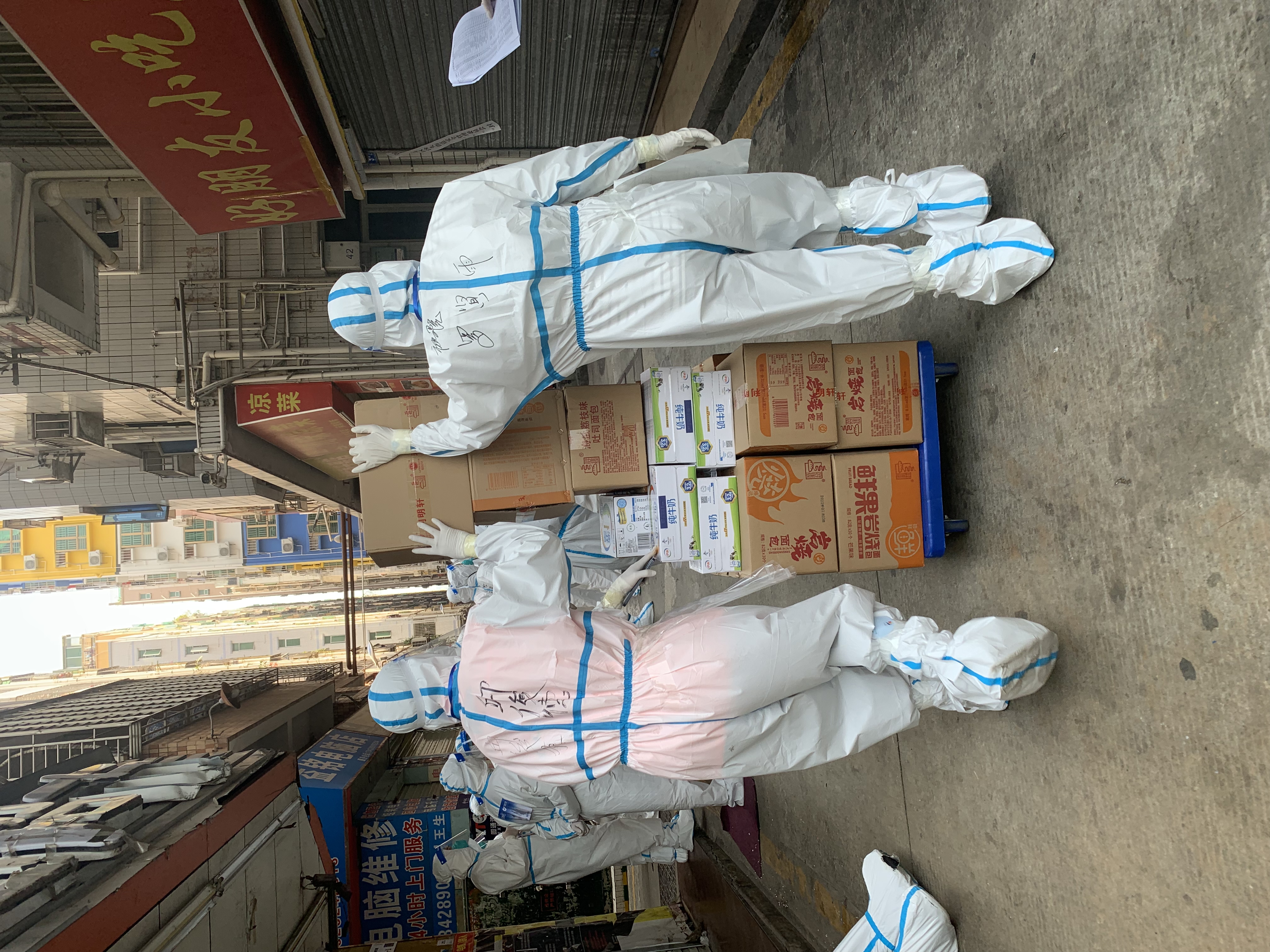 1646619069336093749.jpg 深铁志愿者驰援深圳战“疫”第一线8.jpg