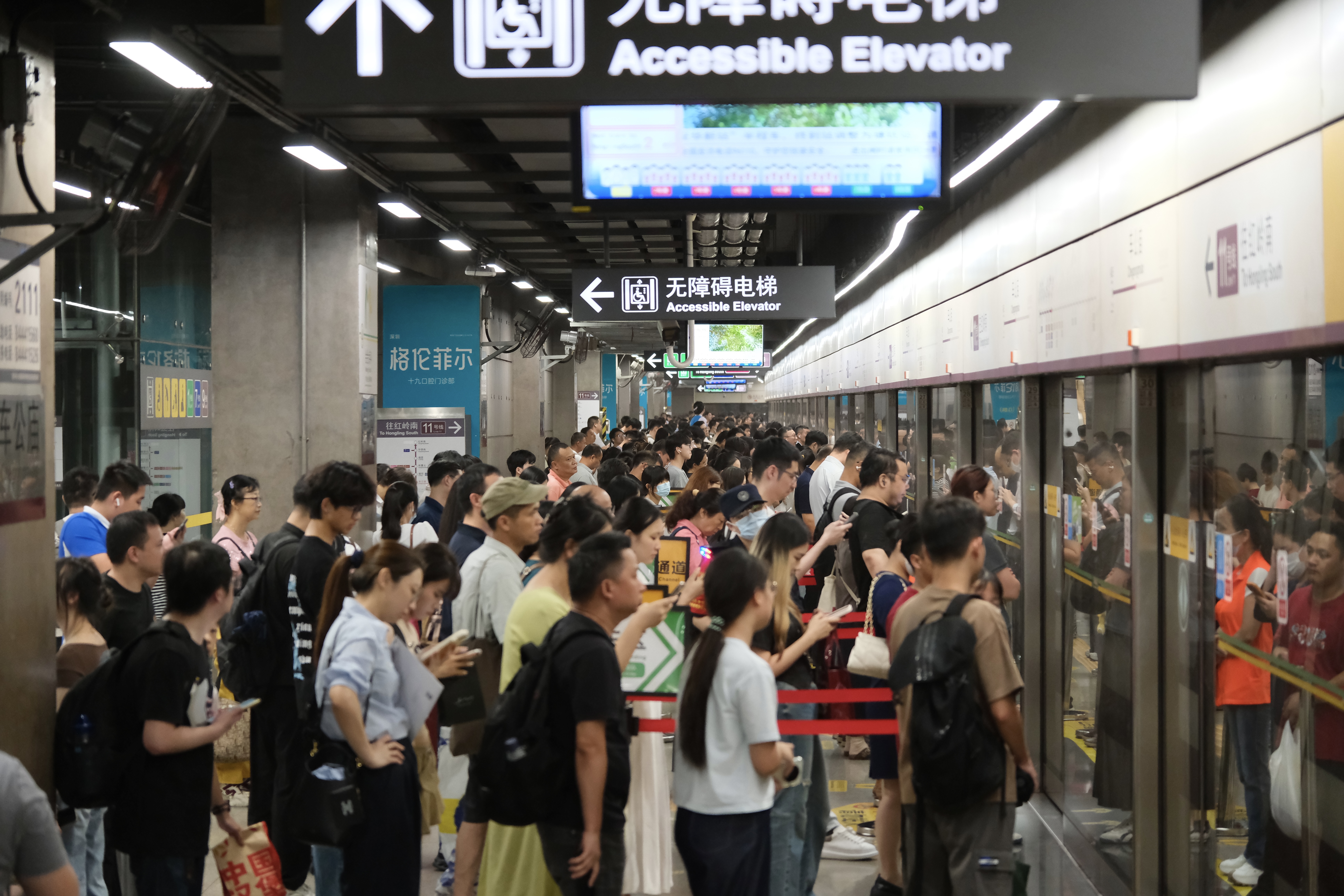 1789984215771072813.jpg 11号线车公庙站.jpg